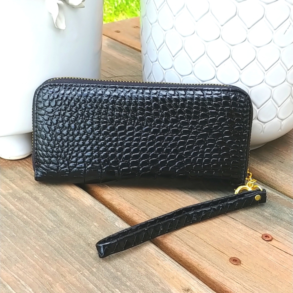 Faux croc patent wallet/wristlet new